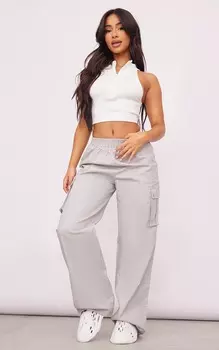 PrettyLittleThing Брюки-карго Petite серого цвета с широкими карманами и деталями
