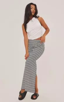 PrettyLittleThing Черная длинная юбка в фактурную полоску