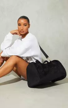 PrettyLittleThing Черная фирменная дорожная сумка