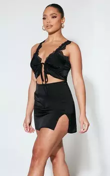 PrettyLittleThing Черное атласное кружевное платье прямого кроя с асимметричными бретелями и завязками