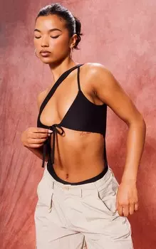 PrettyLittleThing Черное обтягивающее асимметричное боди с завязкой спереди и вырезом спереди