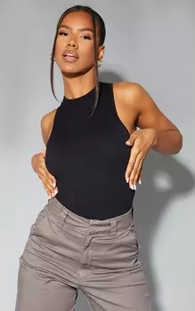 PrettyLittleThing Черное структурированное боди в рубчик с контурным вырезом-борцовкой