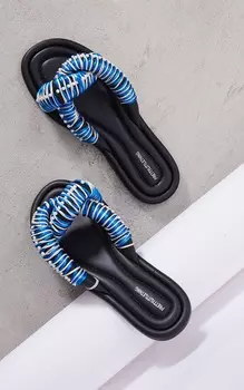 PrettyLittleThing Черные босоножки из натуральной кожи с круглым носком и мягкими контрастными ремешками, украшенными жемчугом