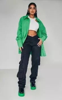 PrettyLittleThing Черные брюки-карго Petite с V-образным краем и низкой посадкой