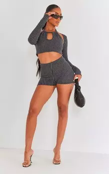 PrettyLittleThing Черные фактурные шорты в рубчик с высокой талией
