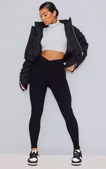 PrettyLittleThing Черные леггинсы в рубчик с V-образным поясом спереди