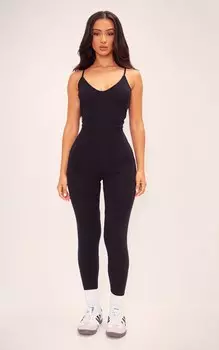 PrettyLittleThing Черный базовый комбинезон Petite с глубоким вырезом и бретелями