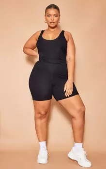 PrettyLittleThing Черный комбинезон Plus с глубоким вырезом спереди