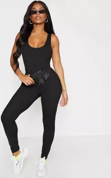 PrettyLittleThing Черный комбинезон в рубчик с овальным вырезом Shape