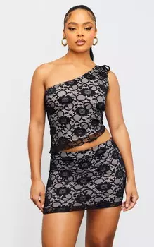 PrettyLittleThing Черный кружевной топ с асимметричным подолом на одно плечо и рюшами по бокам