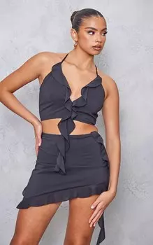 PrettyLittleThing Черный плетеный топ с воротником-халтер с рюшами спереди