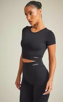 PrettyLittleThing Черный спортивный укороченный топ с короткими рукавами и металлическим бейджем
