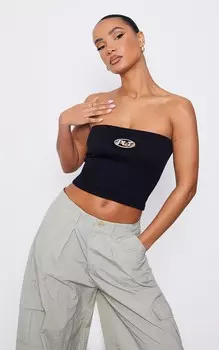 PrettyLittleThing Черный топ-бандо в рубчик с металлическим значком