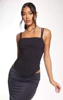 PrettyLittleThing Черный топ на бретельках с отделкой из эластичной ткани с фестонами под грудью