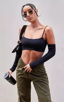 PrettyLittleThing Черный укороченный топ в рубчик с открытыми плечами