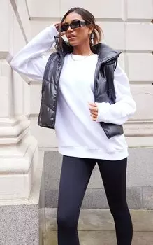 PrettyLittleThing Черный жилет из искусственной кожи с изогнутой вставкой и капюшоном