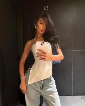 PrettyLittleThing Длинный топ-бандо белого цвета с разрезом и асимметричным подолом