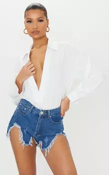 PrettyLittleThing Джинсовые шорты средней степени стирки с рваными бедрами