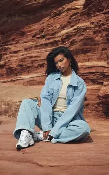 PrettyLittleThing Голубая джинсовая куртка-бойфренд оверсайз с эффектом потертости