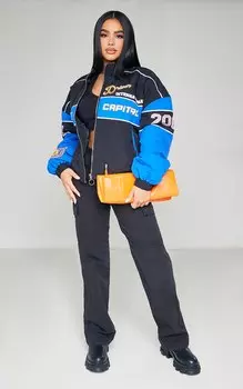 PrettyLittleThing Голубой бомбер Petite Racer на молнии с надписью