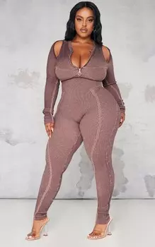 PrettyLittleThing Комбинезон Plus с открытыми плечами и швами шоколадного цвета