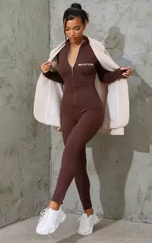 PrettyLittleThing Комбинезон с молнией спереди и вышивкой шоколадного цвета