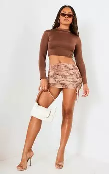 PrettyLittleThing Коричневая мини-юбка в сеточку со сборками и принтом листьев