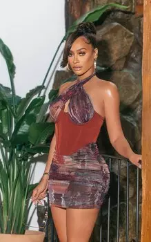 PrettyLittleThing Коричневое облегающее платье-корсет с воротником халтер с принтом