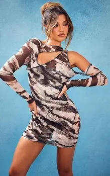 PrettyLittleThing Коричневое облегающее платье в сеточку с двухслойным вырезом и вырезами в стиле тай-дай