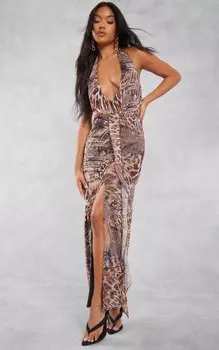 PrettyLittleThing Коричневое платье макси с воротником халтер и оборками с анималистическим принтом