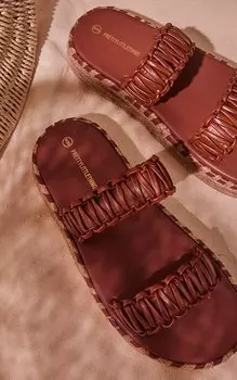 PrettyLittleThing Коричневые круглые массивные босоножки из натуральной кожи с двойным ремешком и веревкой