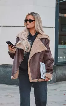 PrettyLittleThing Коричневые объемные авиаторы с воротником-пряжкой и подкладкой из борга