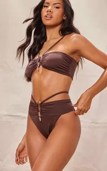 PrettyLittleThing Коричневые плавки бикини со сборками на талии и отделкой перьями