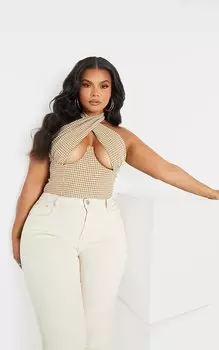 PrettyLittleThing Коричневый топ с перекрестной молнией и тканым принтом в клетку Plus