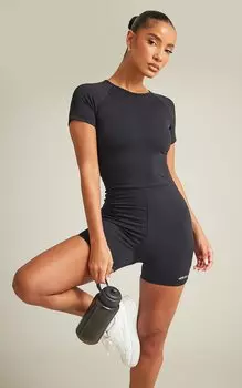 PrettyLittleThing Короткий комбинезон черного цвета с металлическим значком Sport Sculpt