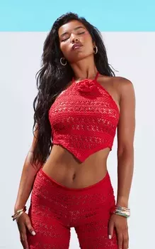 PrettyLittleThing Красный пляжный топ с воротником-халтер и цветочным узором, связанный крючком