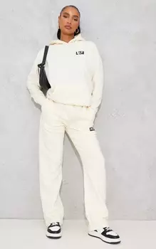PrettyLittleThing Кремовые прямые джоггеры с логотипом и принтом