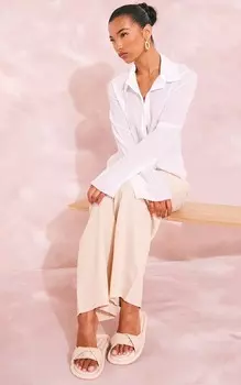 PrettyLittleThing Кремовые сандалии на плоской подошве из натуральной кожи с круглым носком и толстым плетеным ремешком