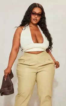 PrettyLittleThing Кремовый текстурированный укороченный топ с воротником халтер