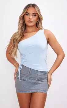 PrettyLittleThing Небесно-голубой облегающий топ на одно плечо с асимметричными рюшами