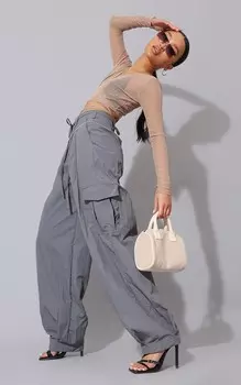 PrettyLittleThing Негабаритные грузы Shell серого цвета с парашютом