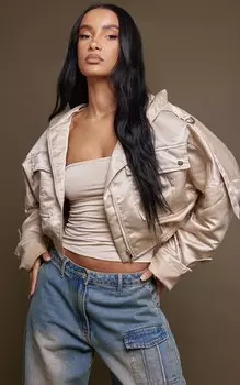 PrettyLittleThing Объемный бомбер из каменного атласа с капюшоном