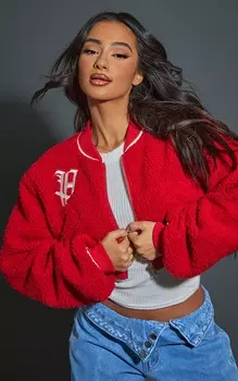 PrettyLittleThing Объемный бомбер миниатюрного красного цвета с вышивкой боргов