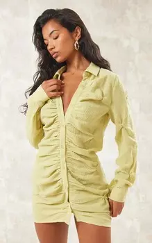 PrettyLittleThing Оливковое текстурированное платье-рубашка на пуговицах со сборками
