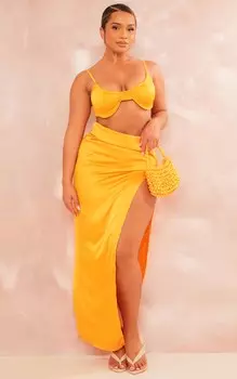 PrettyLittleThing Оранжевая атласная длинная юбка Shape с разрезами по бокам