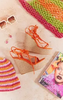 PrettyLittleThing Оранжевые эспадрильи на высоком каблуке из искусственной кожи с перекрученным ремешком и шнуровкой на танкетке