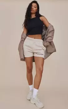 PrettyLittleThing Песочные спортивные шорты