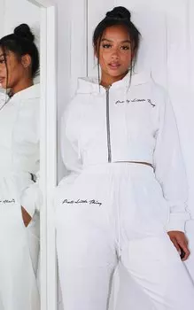 PrettyLittleThing Petite Белый укороченный худи на молнии с вышивкой