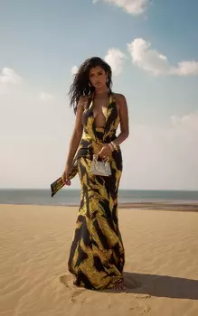 PrettyLittleThing Платье макси из выгоревшего шифона премиум-класса Extreme с капюшоном