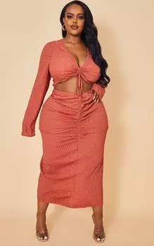 PrettyLittleThing Платье миди с фактурным вырезом и рюшами цвета ржавчины
